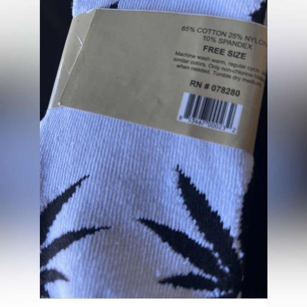 Men socks weedo leaves men shoe size 10/13 socks. 2paies - Picture 3 of 3
